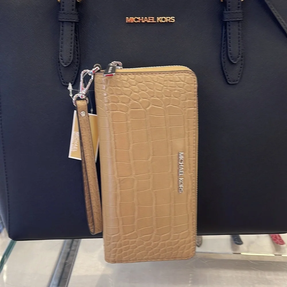 Michael Kors Large Jet Set Travel Continental Wristlet Phone Holder Case Wallet